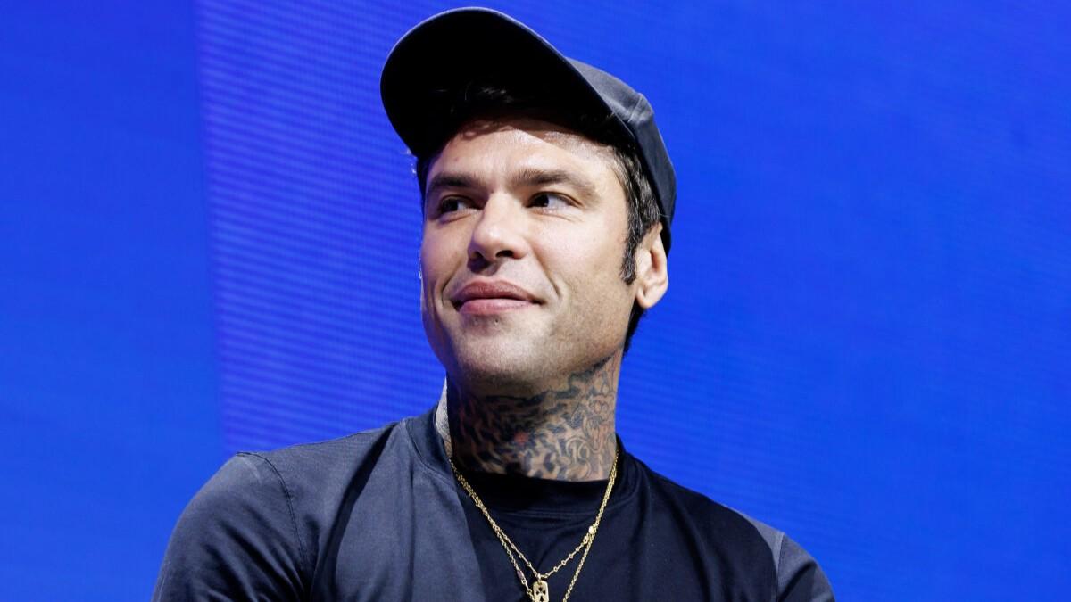 Fedez le prime parole dopo le dimissioni: «Ho avuto paura di non riabbracciare i miei figli» – Annullati i live