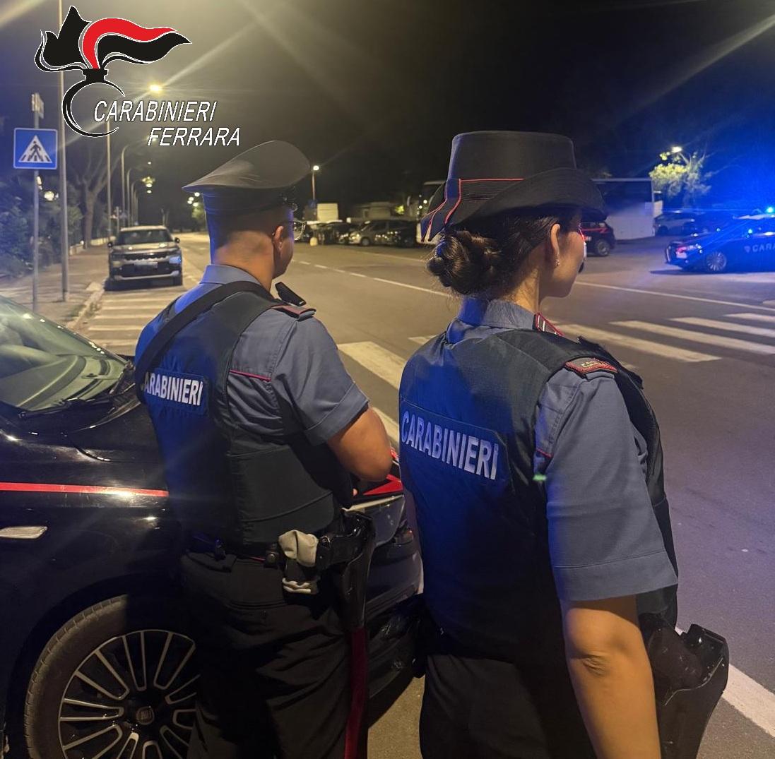 Coglie il ladro sul fatto, presa a schiaffi e morsi a Lido Spina