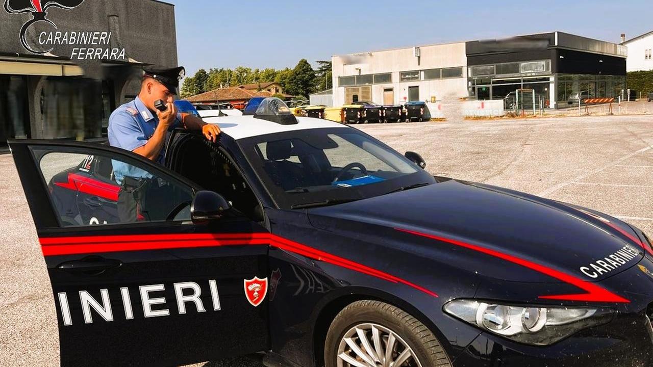 Copparo, vede la pattuglia e fugge in auto: fermato e denunciato