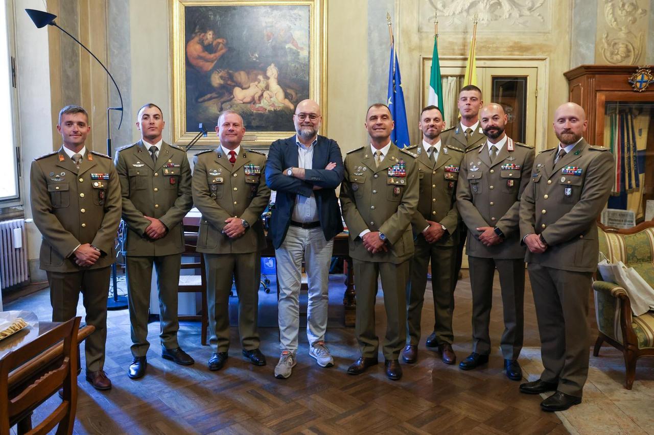 Il grazie di Modena ai militari dell’Accademia che hanno salvato l’uomo finito con l’auto in mare a Trieste