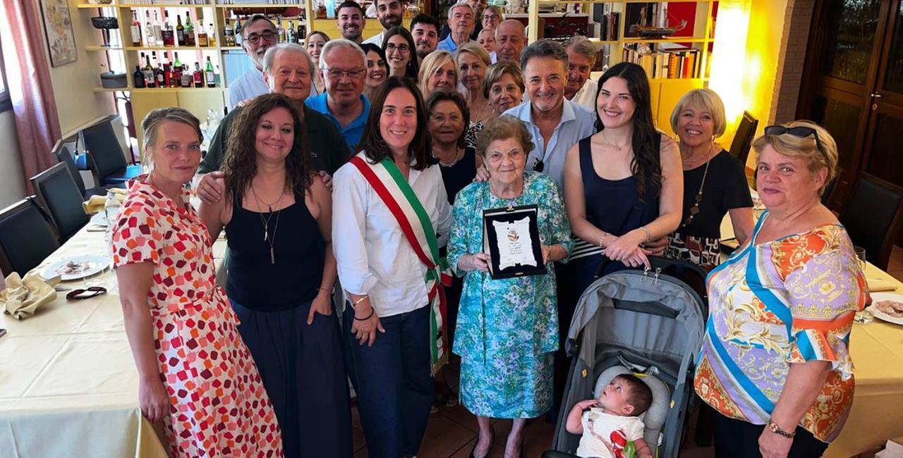 Festa a Ferrara per i cento anni di nonna Iole