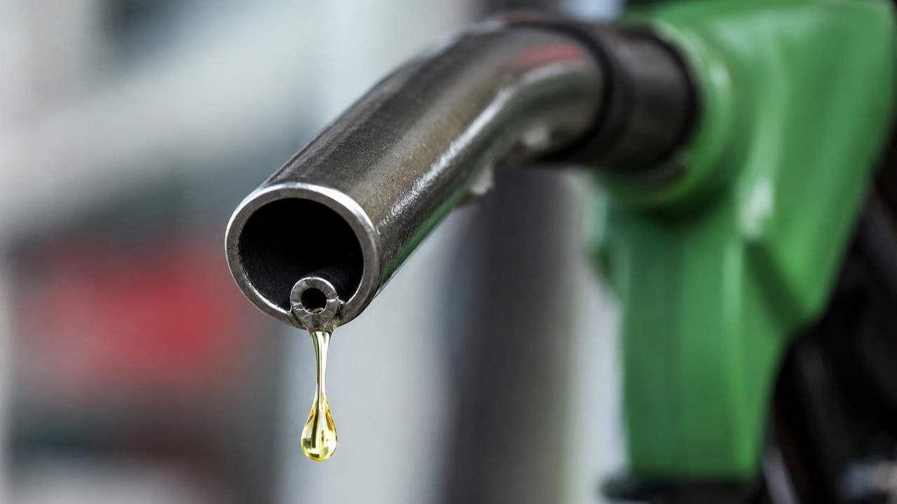 Carburanti, la Sardegna ripiomba nell’incubo: diesel oltre i 2 euro e imprese in allarme