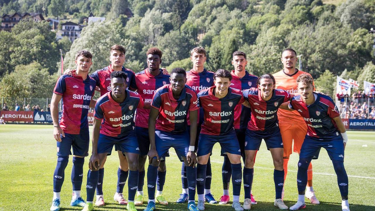 L'undici rossoblù sceso in campo dal 1' (foto Cagliari calcio)