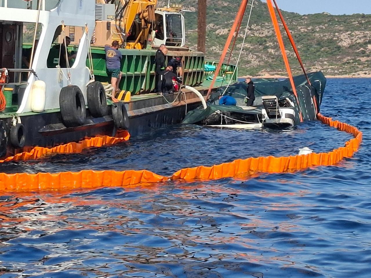 Yacht di lusso incendiato e affondato a Tavolara: recuperato il relitto