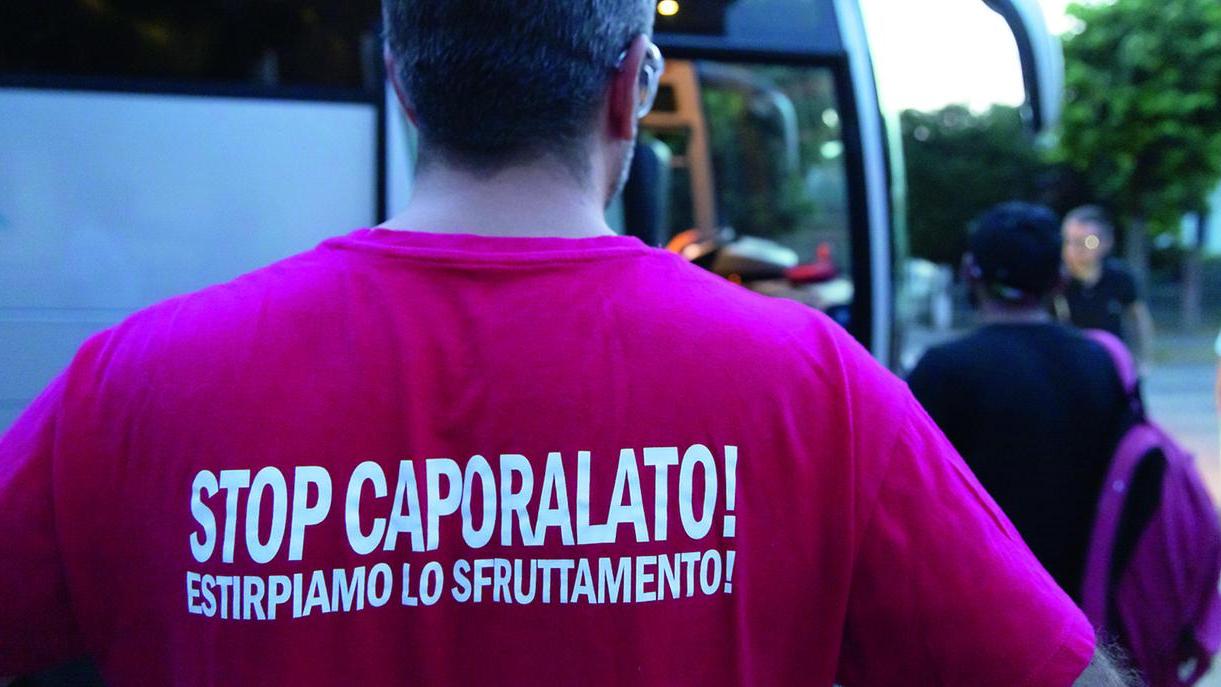 Lavoro grigio e caporalato nella filiera agricola di Ferrara