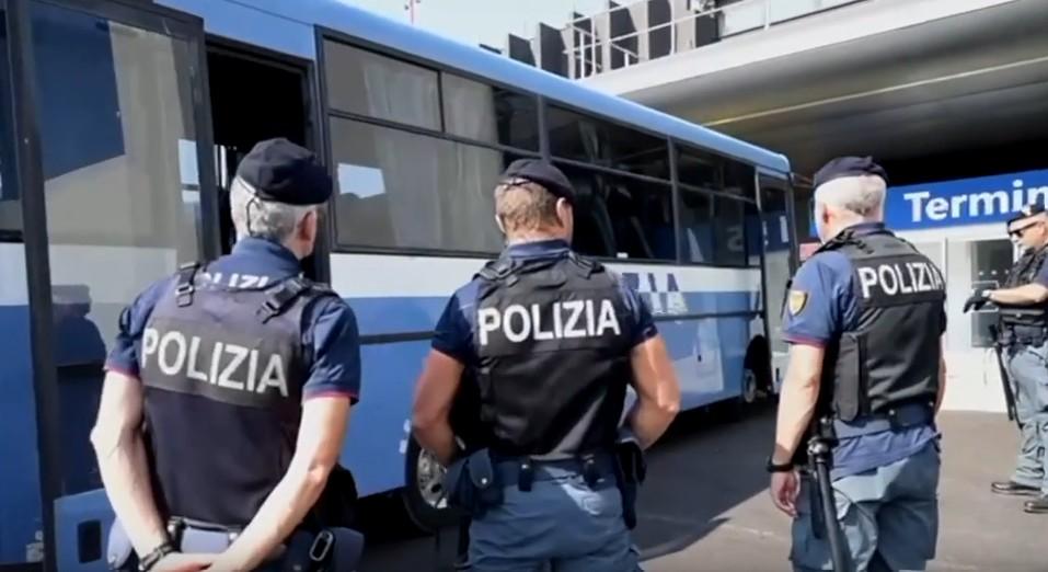 Contrasto all'immigrazione clandestina: espulsi 32 cittadini stranieri – VIDEO