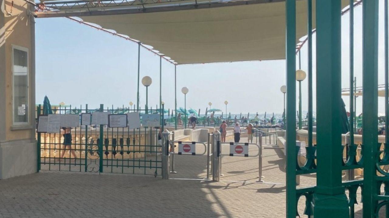 
	I tornelli all'ingresso dei Bagni Pancaldi

