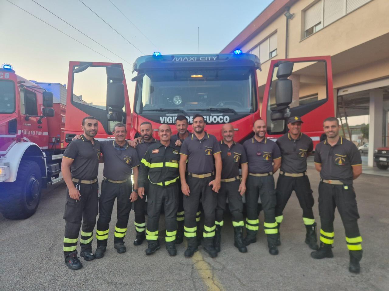 Vigili del fuoco, il capo distaccamento di Olbia va in pensione: il saluto dei colleghi
