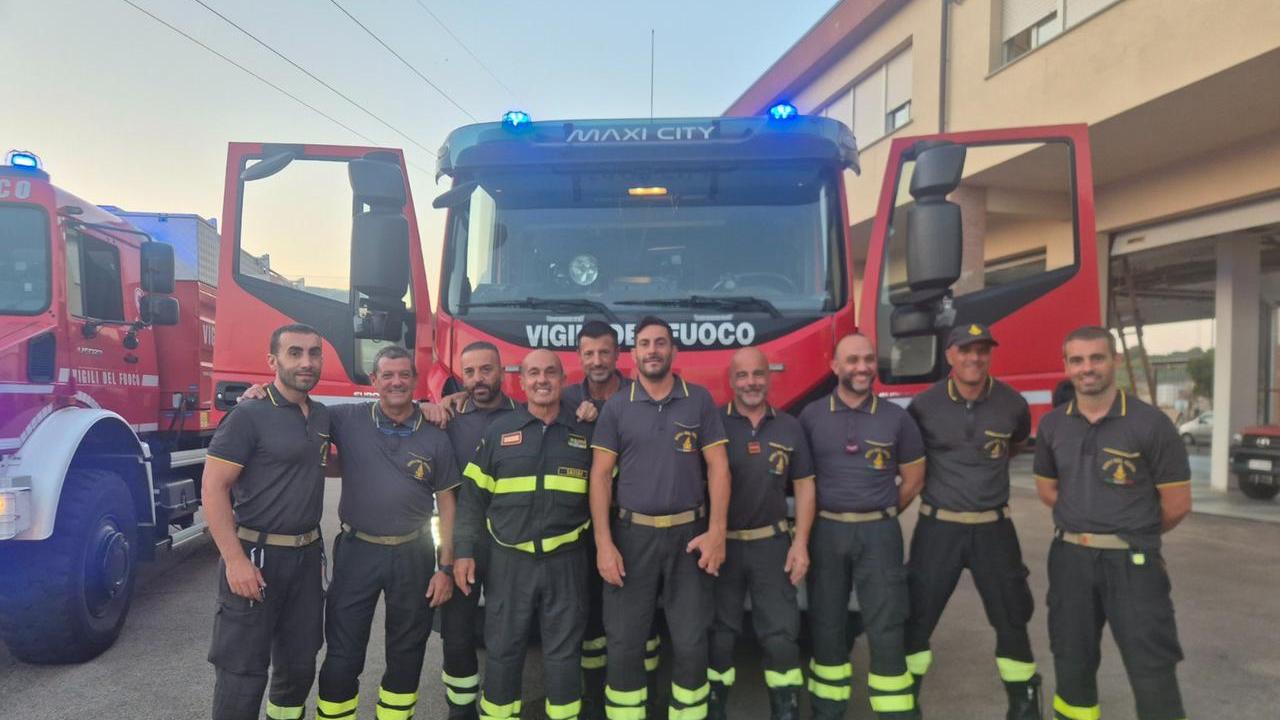 Vigili del fuoco, il capo distaccamento di Olbia va in pensione: il saluto dei colleghi
