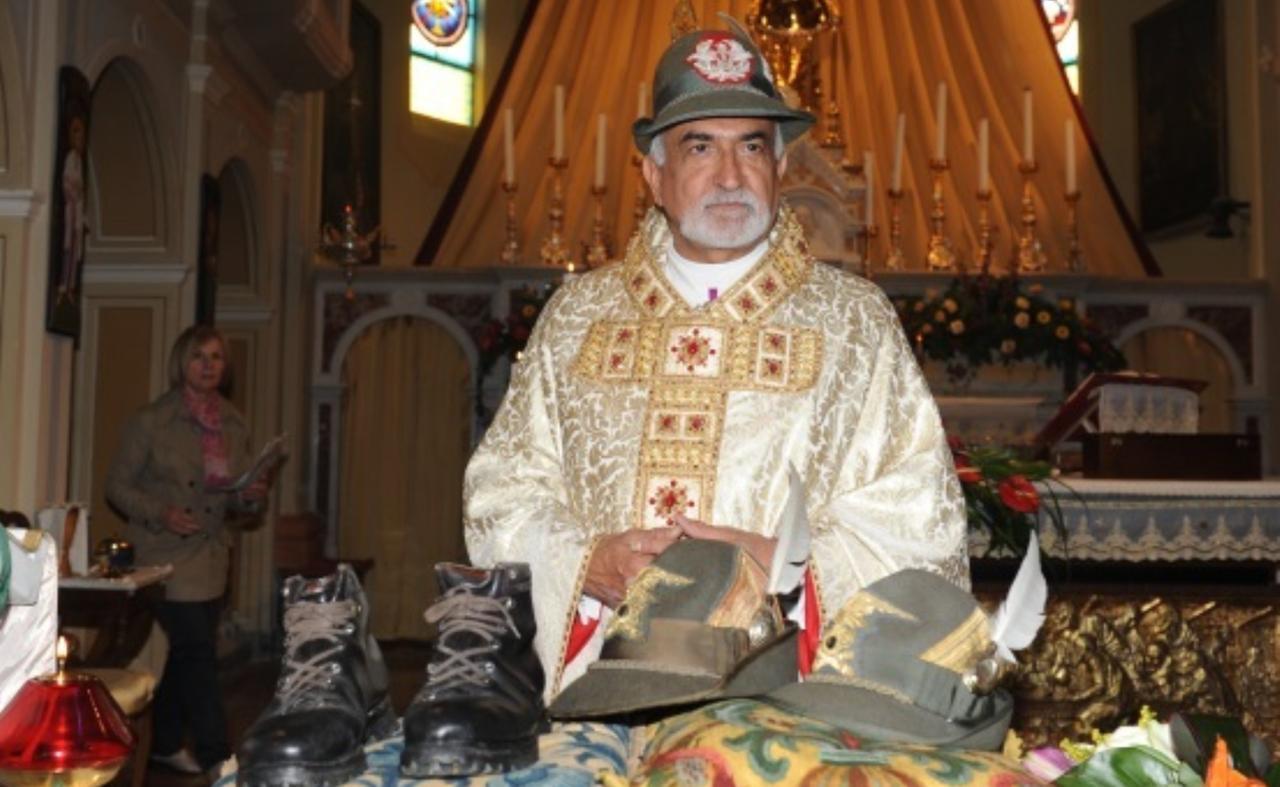 
	Don Pierino Sacella, l'Alpino di Dio

