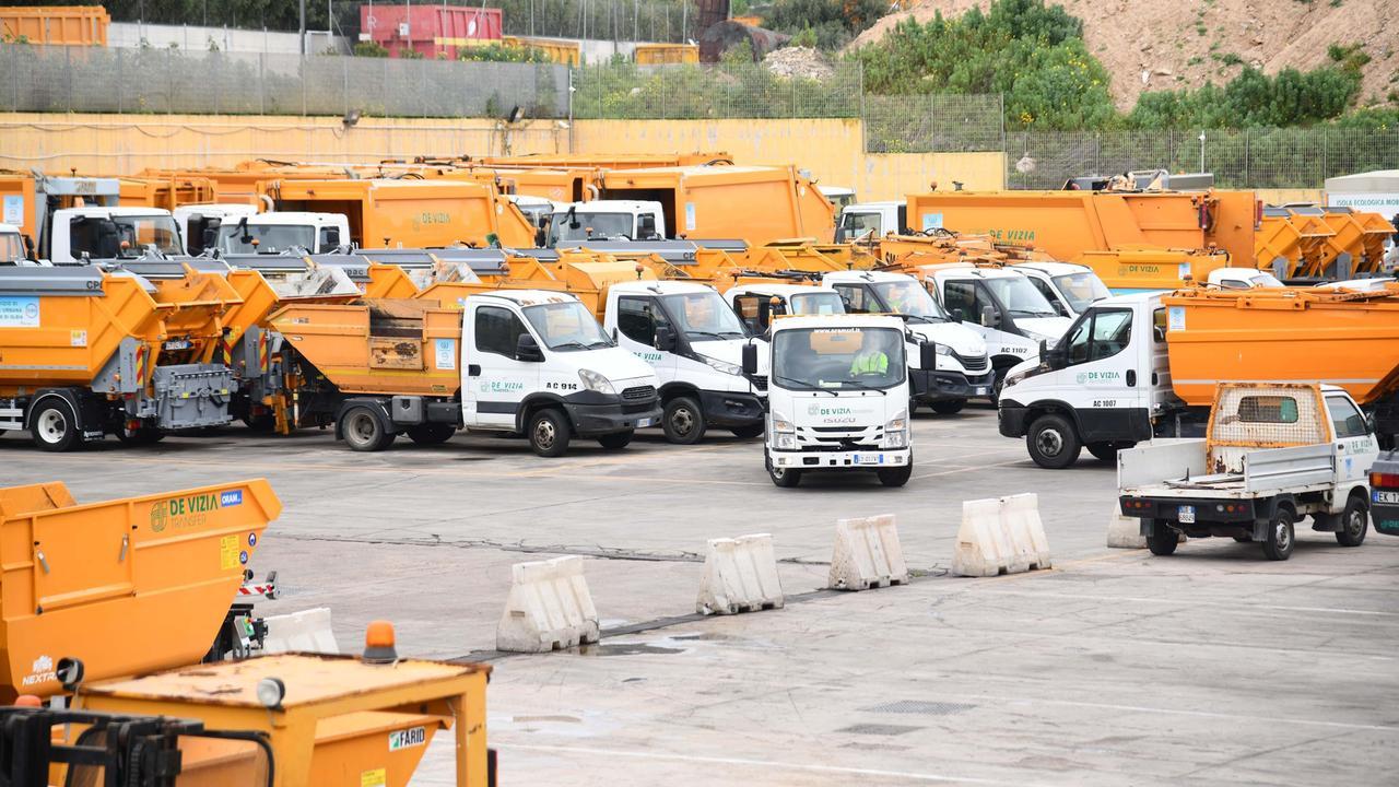Raccolta rifiuti a Olbia, gli operatori De Vizia: «Bersagliati per i disservizi»