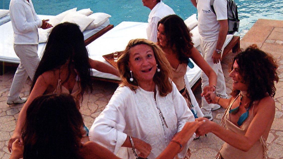 Dieci anni senza Marta Marzotto: l’amore per la Sardegna e le feste a Porto Rotondo