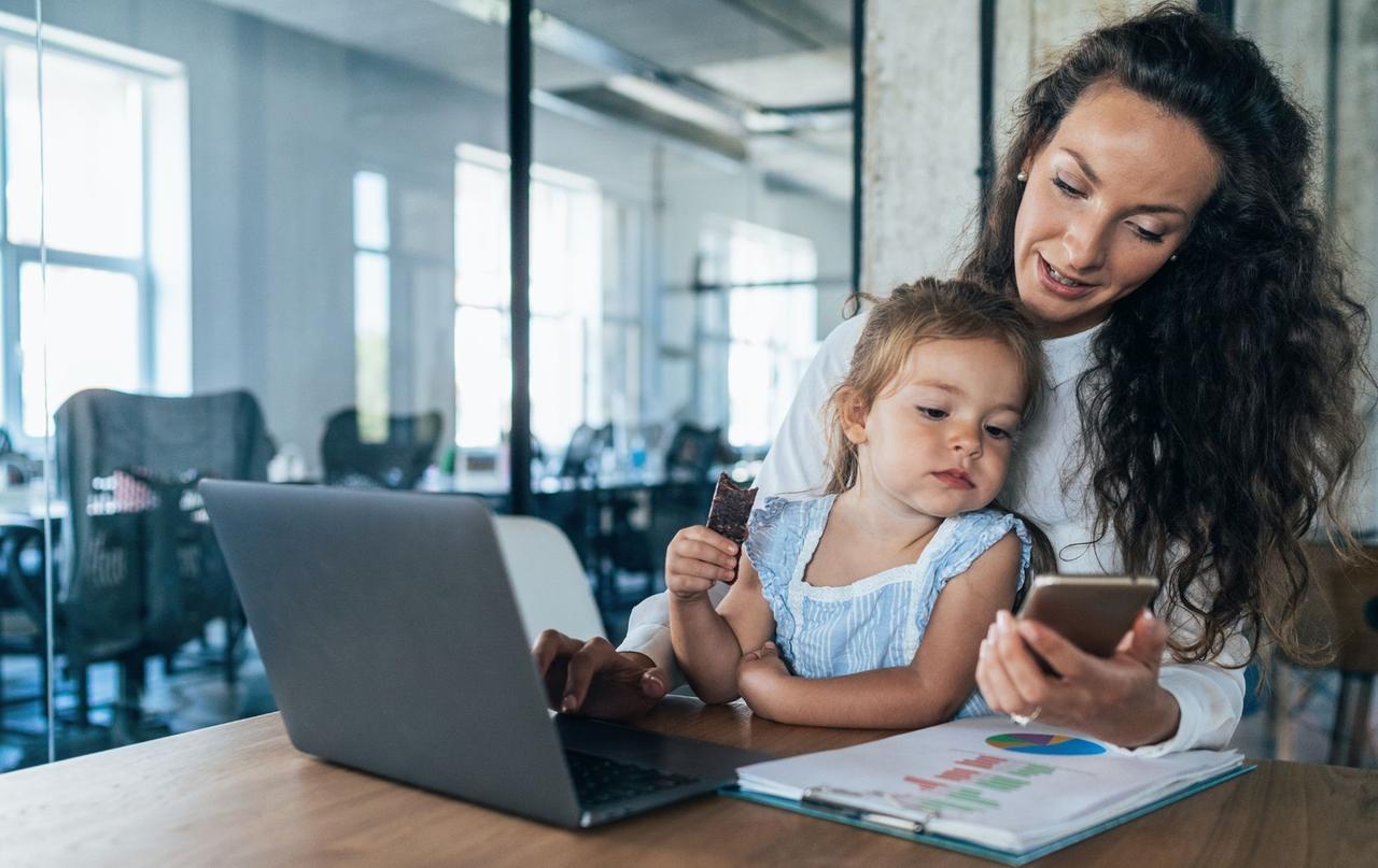 
	Per mamme e pap&agrave; la gestione dei figli durante le vacanze estive &egrave; difficoltosa, tra lavoro e spese

