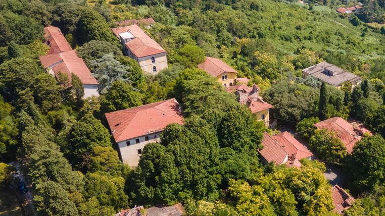 Una veduta dall’alto del complesso delle Ville Sbertoli (foto Nucci)