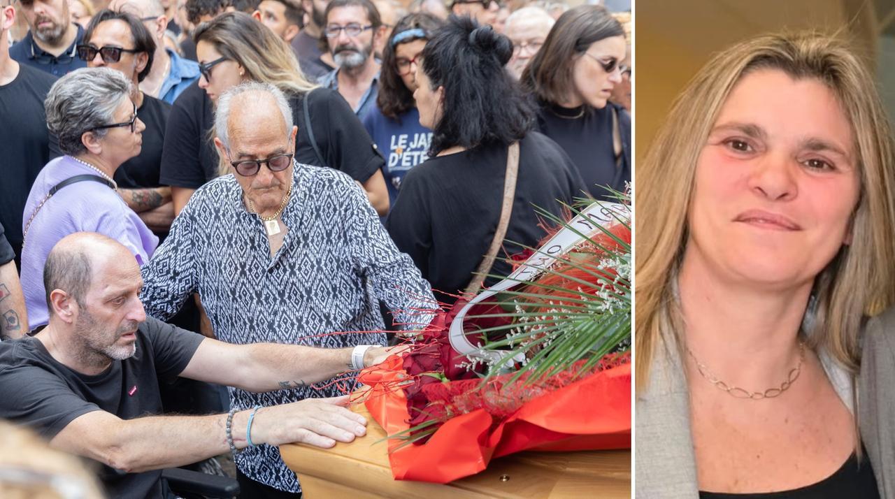 Addio a Monica Esposito, il messaggio del figlio al funerale: «So che veglierai su di me, hai fatto solo del bene»