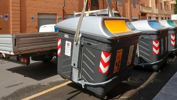 Tariffa rifiuti, rincari confermati a Modena: sconti a parrocchie e polisportive