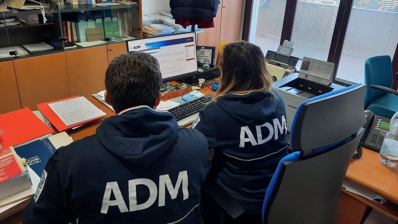 Sassari, si dichiara esportatore per non pagare l’Iva ma non ha i requisiti: evasi 500mila euro – Il sistema