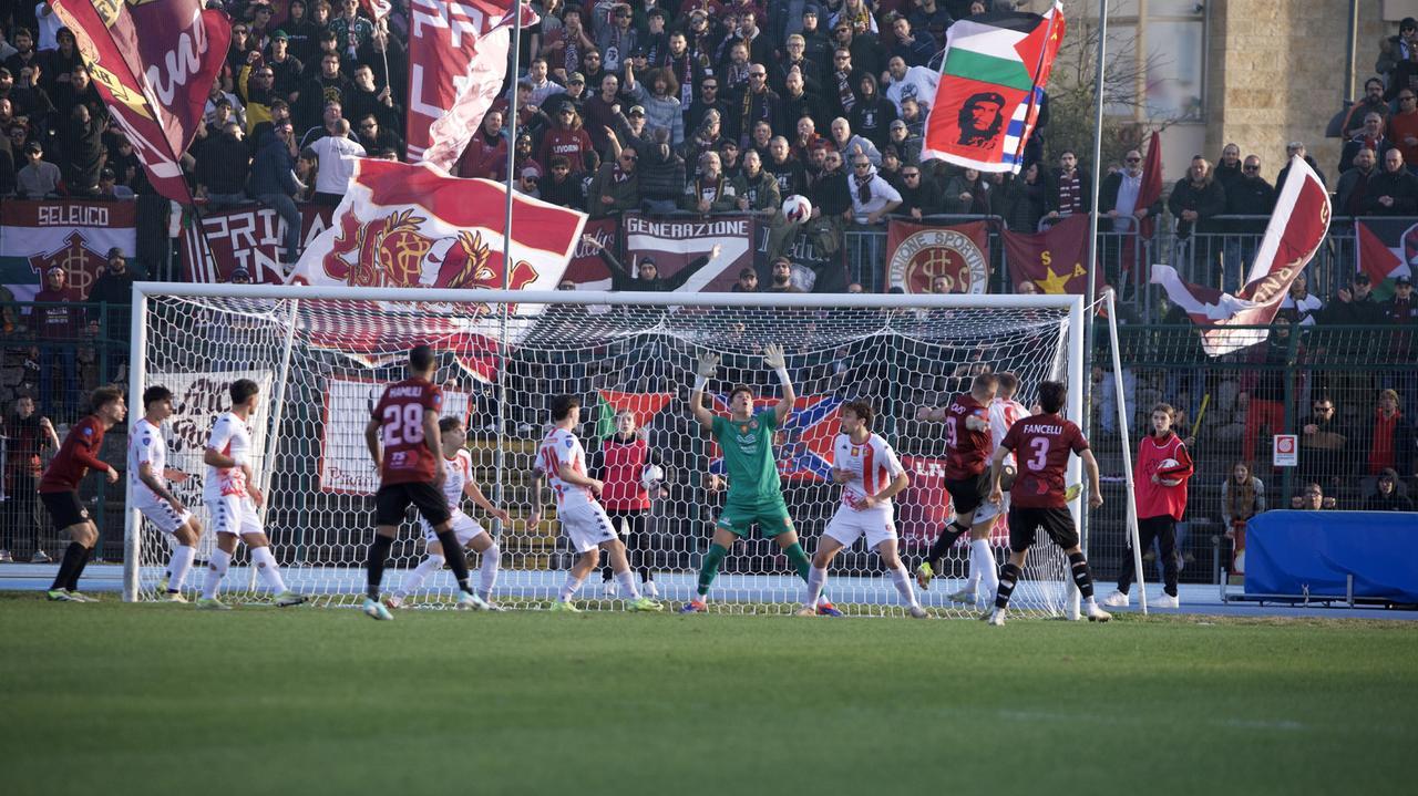 Un Grosseto-Livorno delle passate stagioni (foto Bf)