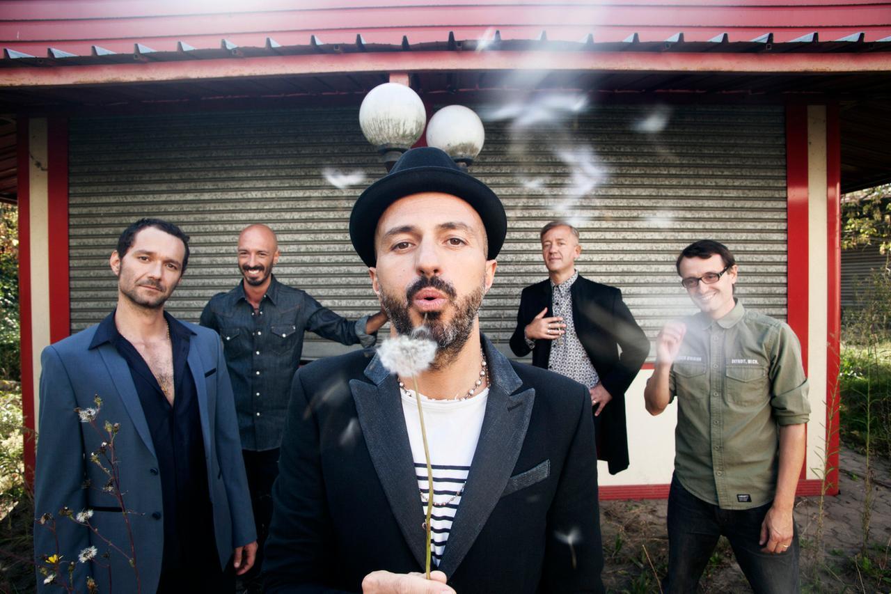 I cinque componenti della band Subsonica