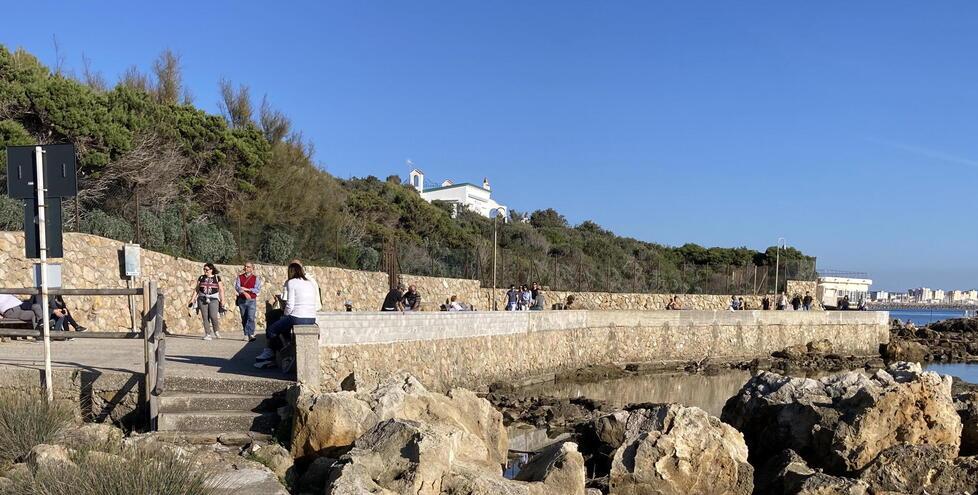 
	Una veduta del lungomare in una foto d'archivio

