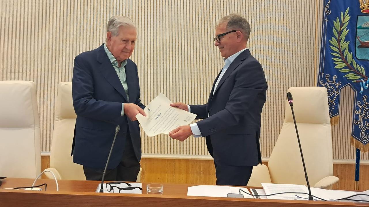Olbia, il re del tonno Adolfo Valsecchi è cittadino onorario: «Grande emozione, vi ringrazio»