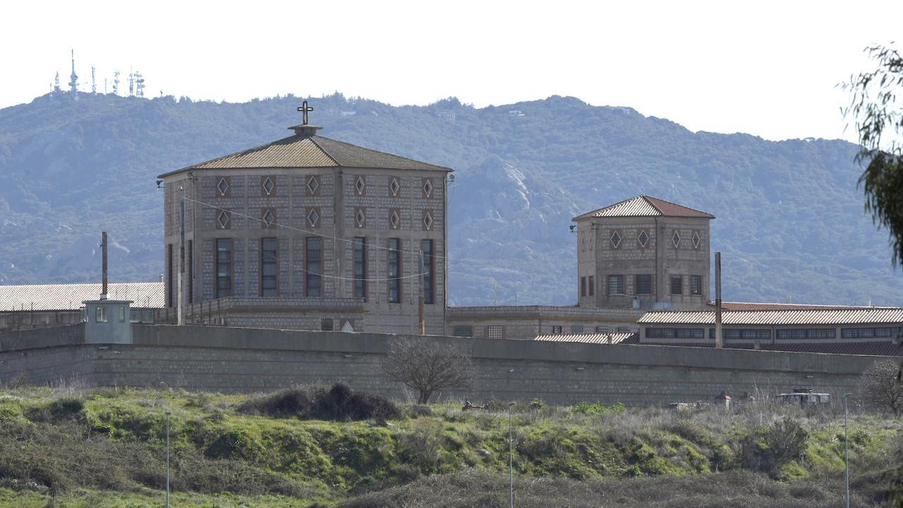 Boss mafiosi al 41 bis a Nuoro, il Governo va avanti: al via i trasferimenti nel carcere-cantiere