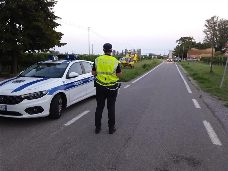 Scontro tra un’auto e una moto a Canolo di Correggio, grave un uomo di 59 anni