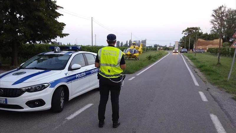 Scontro tra un’auto e una moto a Canolo di Correggio, grave un uomo di 59 anni