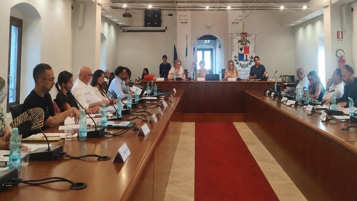 Tempio, in Consiglio è subito scontro: il caso Protezione civile divide l’aula