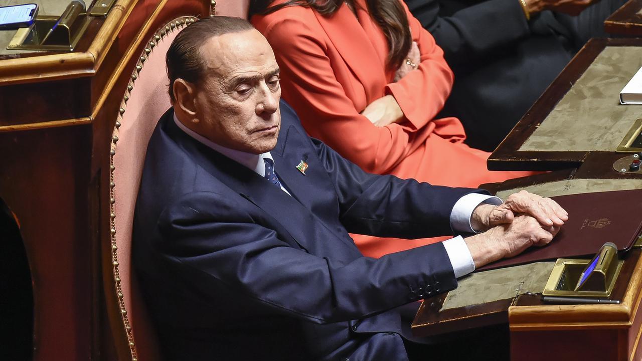 Arcore, un supermercato Eurospin al posto della collezione d'arte di Silvio Berlusconi: nell'hangar ci sono 25mila opere