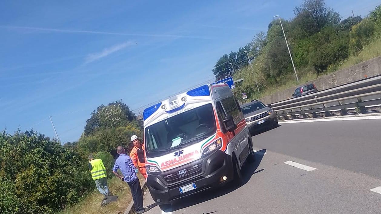 Rosignano, scontro moto-carroattrezzi: 33enne grave in ospedale