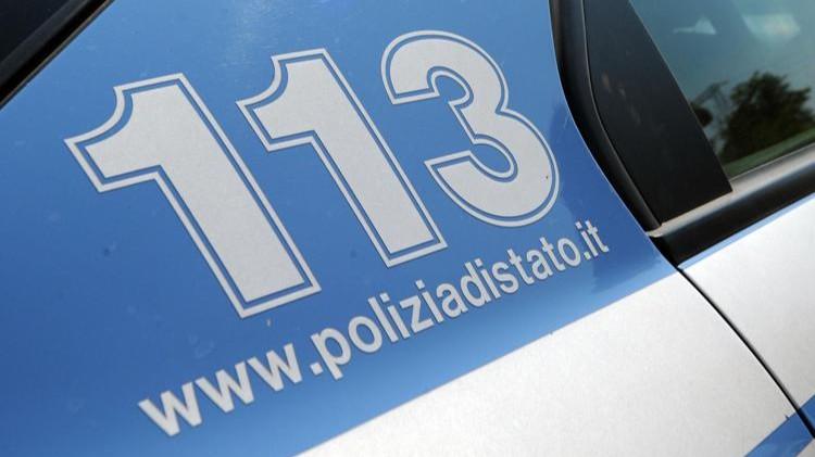 Uccide la madre a coltellate: fermato il figlio