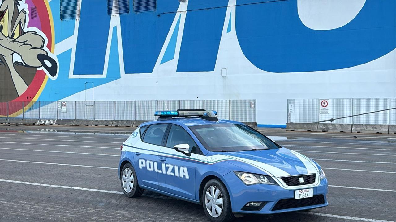 Porto Torres, fermati al porto con spray al peperoncino vietati e un coltello: nei guai due persone