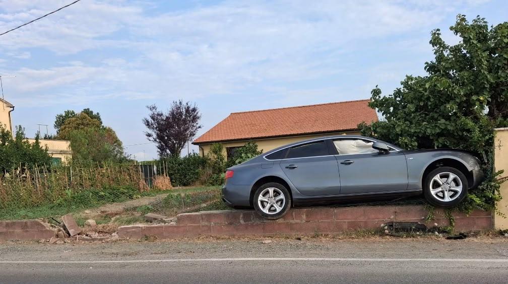 
	L'auto (foto Facebook Sei di Palazzi se)

