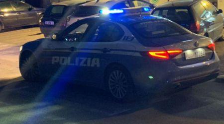 Attentato nella notte, bomba sotto l’auto di una ragazza: cosa sappiamo