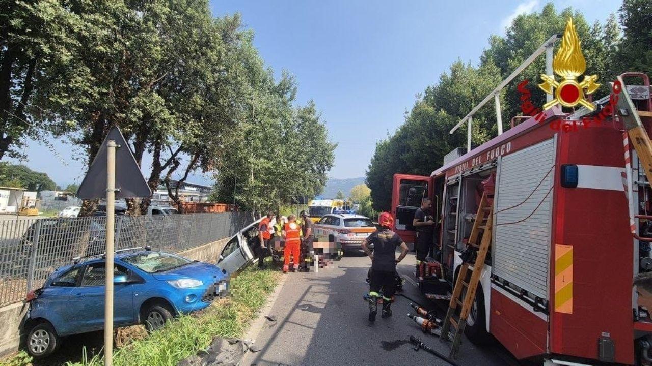 
	Vigili del fuoco sul posto


