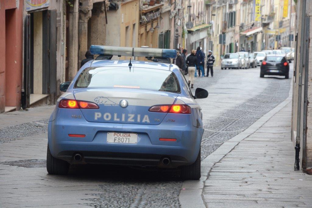 Paura sull’autobus a Sassari, aggredisce l’autista e prova a dirottare il mezzo