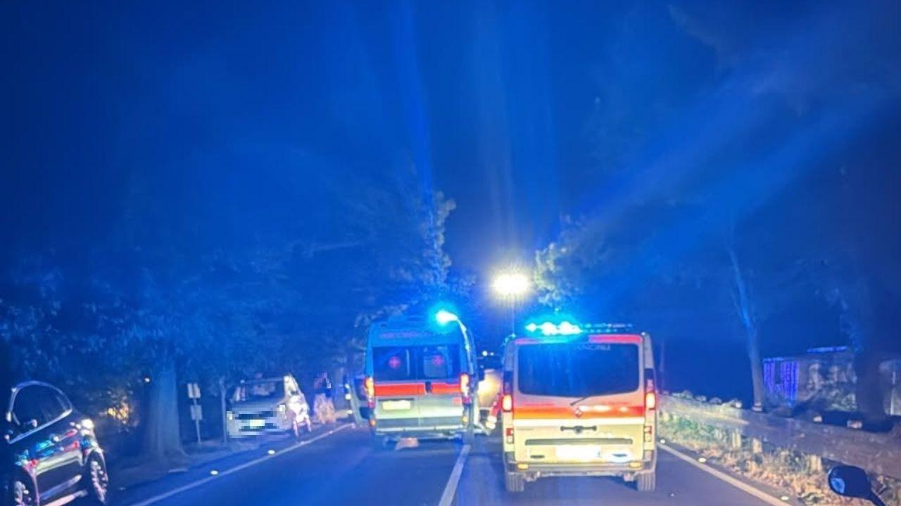 Pisa, scontro tra due auto e una si ribalta: tre persone in ospedale