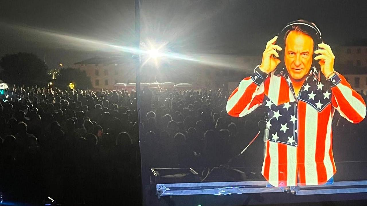 L'esperimento di portata mondiale dell'ologramma di dj Riccardo Cioni (foto di Valerio Cioni)