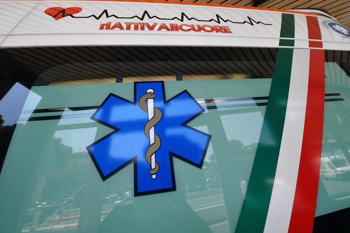 Scontro frontale nella notte, feriti sei giovani: alcuni sono gravissimi