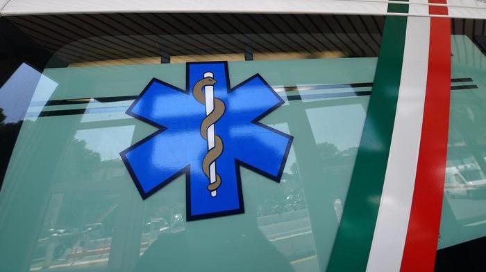 Scontro frontale nella notte, feriti sei giovani: alcuni sono gravissimi