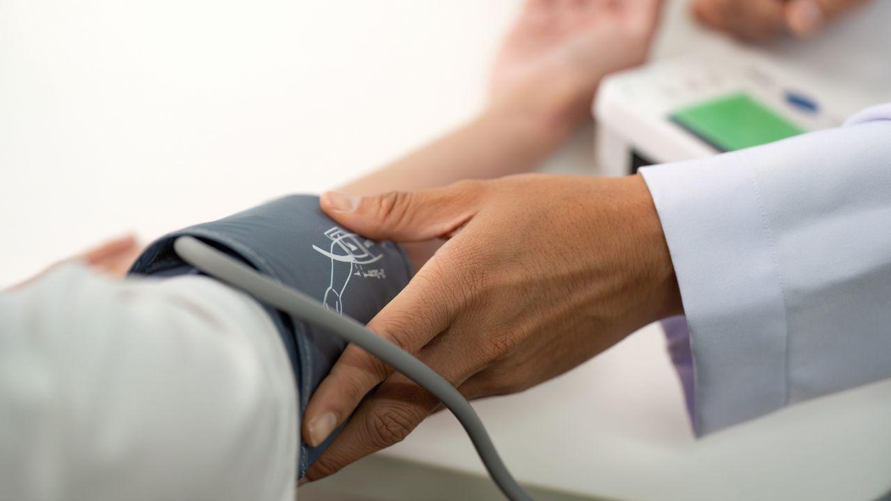 Caldo record, i medici di famiglia: «Non cambiatevi le terapie da soli» – I consigli da seguire