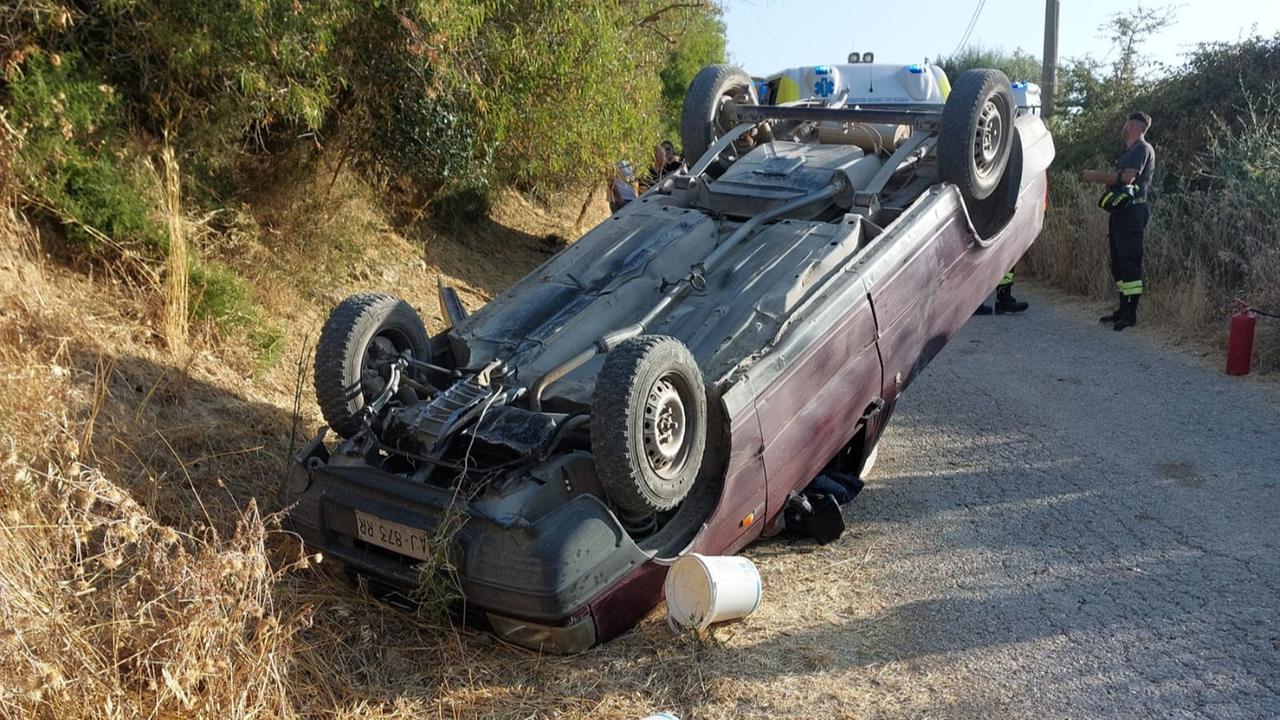 Tragedia all’alba, perde il controllo dell’auto, finisce fuori strada e muore sul colpo