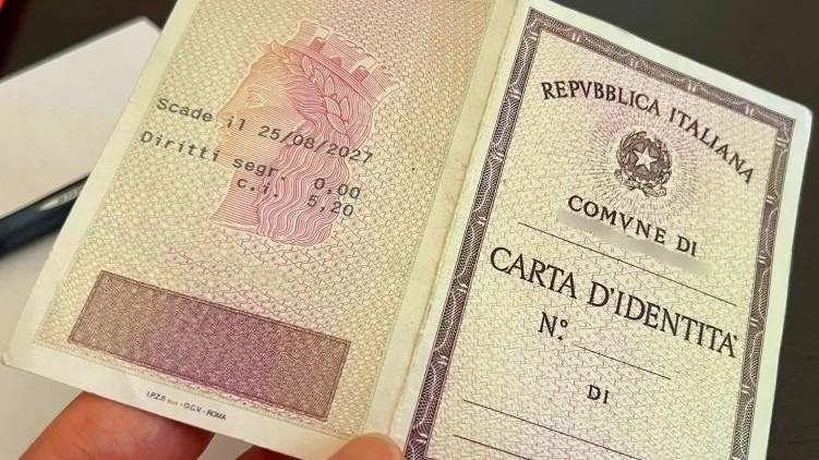 Carta d’identità cartacea, da domani non sarà valida all’estero – Le novità