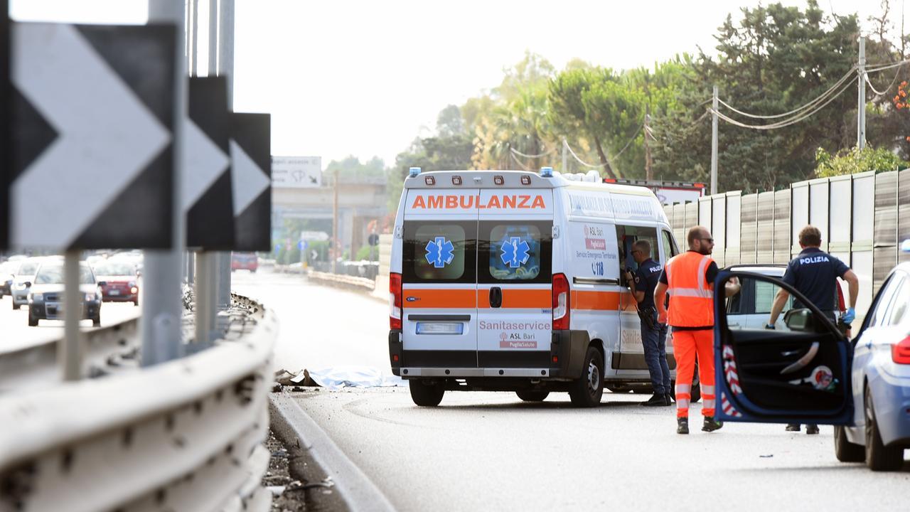 Terribile scontro tra pullman, tre auto e un camper: cinque vittime e 27 feriti – Cosa sappiamo
