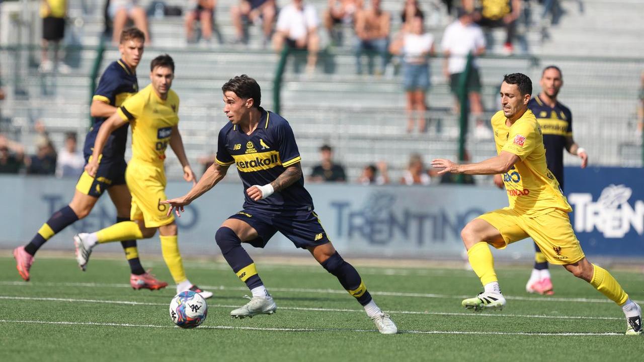 Alessandro Bianco con la maglia gialloblù nella sfida amichevole con il Trento (Foto: Trabalza)