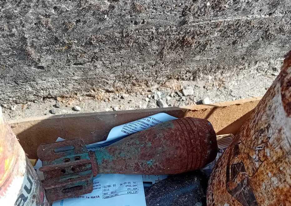 Caso dell’ordigno bellico al centro rifiuti in Lunigiana: ora è atteso l’intervento degli artificieri – Cosa succede