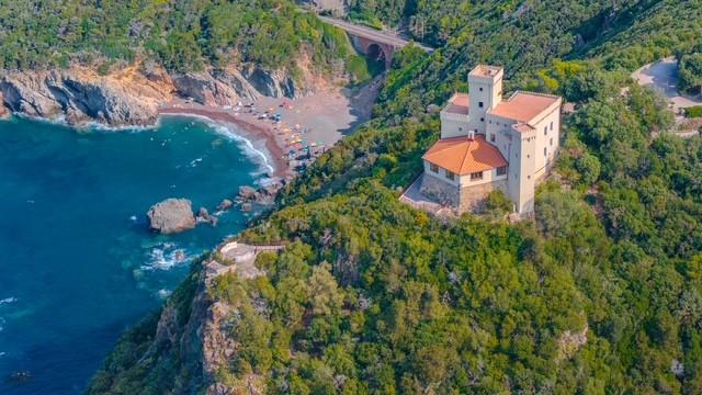 Livorno, il Castel Sonnino e la Cala del Leone. Grazie a Marc Saylon