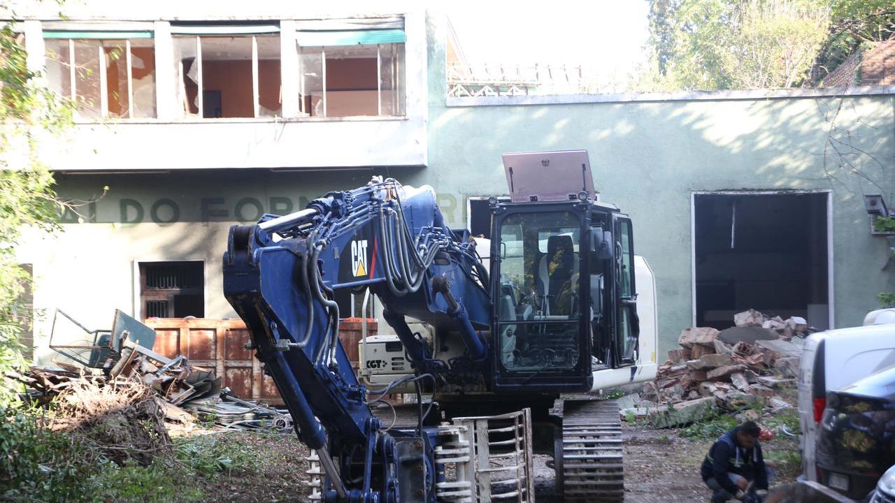 Ex Enocianina, avanti i lavori: trovati vecchi serbatoi e tubazioni in cemento-amianto