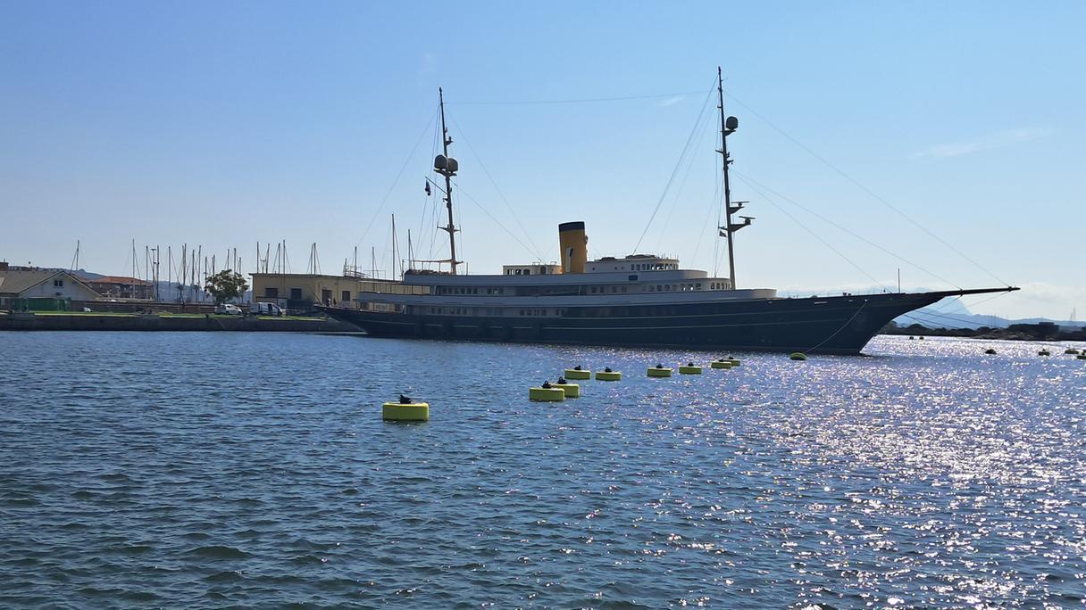 Olbia, il primo maxi yacht di 90 metri ha attraccato al Molo Brin – Ecco di chi è